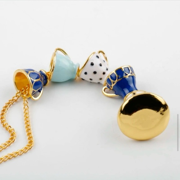 ✨ModCloth Alice Blue Teacups Necklace - Picture 4 of 8